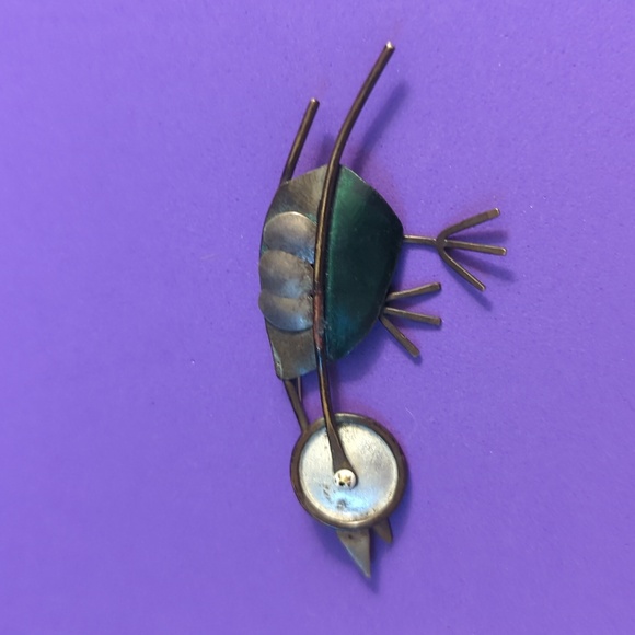 🐦 Vintage Brass Metal Green Bird Brooch Pin Eclectic Whimsical Figural - Picture 5 of 5